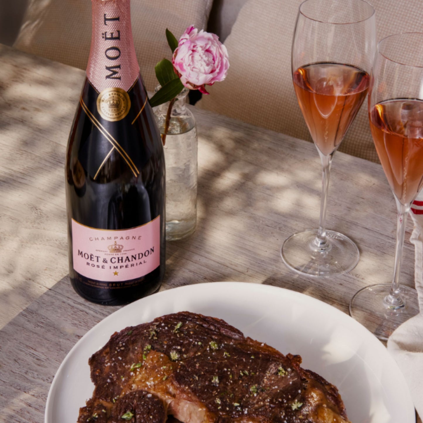 Moët & Chandon Rosé Impérial Seasonal Box - 75CL (With Gift Box)